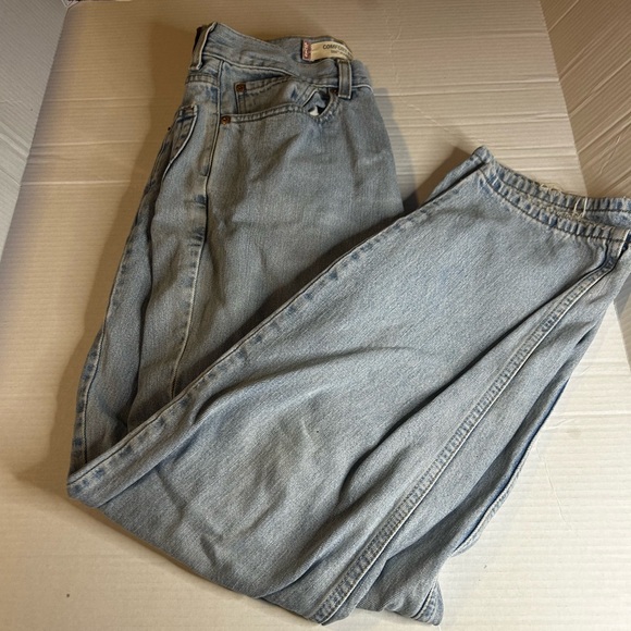 Levi's Denim - Levi Women’s Comfort Fit Jeans Raw Hem Size 31